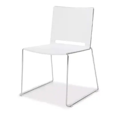 Rigo chair, L: 54cm, Width: 58cm, H: 81,5cm, Weight: 5,7kg. Sitting area: 46cm, 5,7kg (82/1)