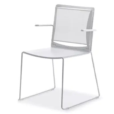 Rigo chair, L: 54cm, Width: 59,5cm, H: 85,5cm, Weight: 5,8kg. Sitting area: 46cm, 5,8kg (82/4A)